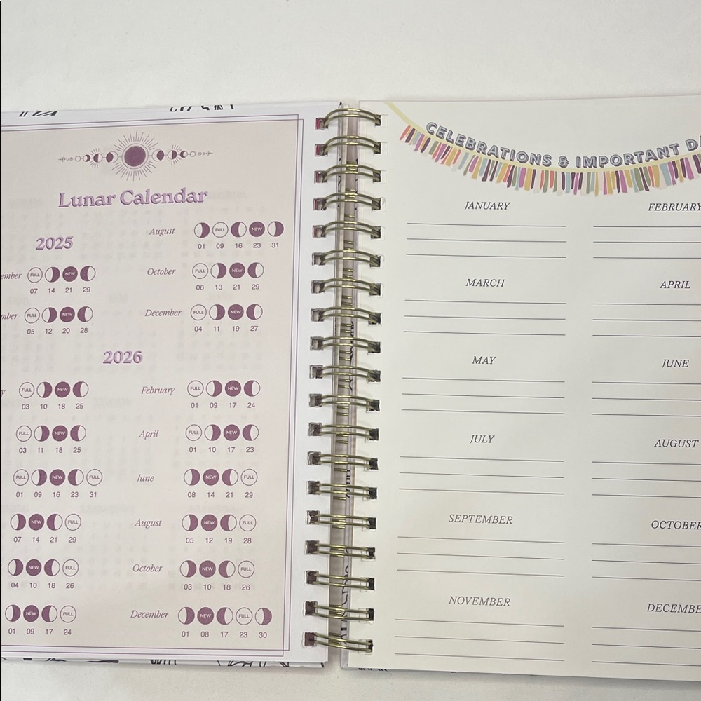 Betsey Johnson Pink and White Floral 2025 - 2026 Planner with Pen - Picture 12 of 16